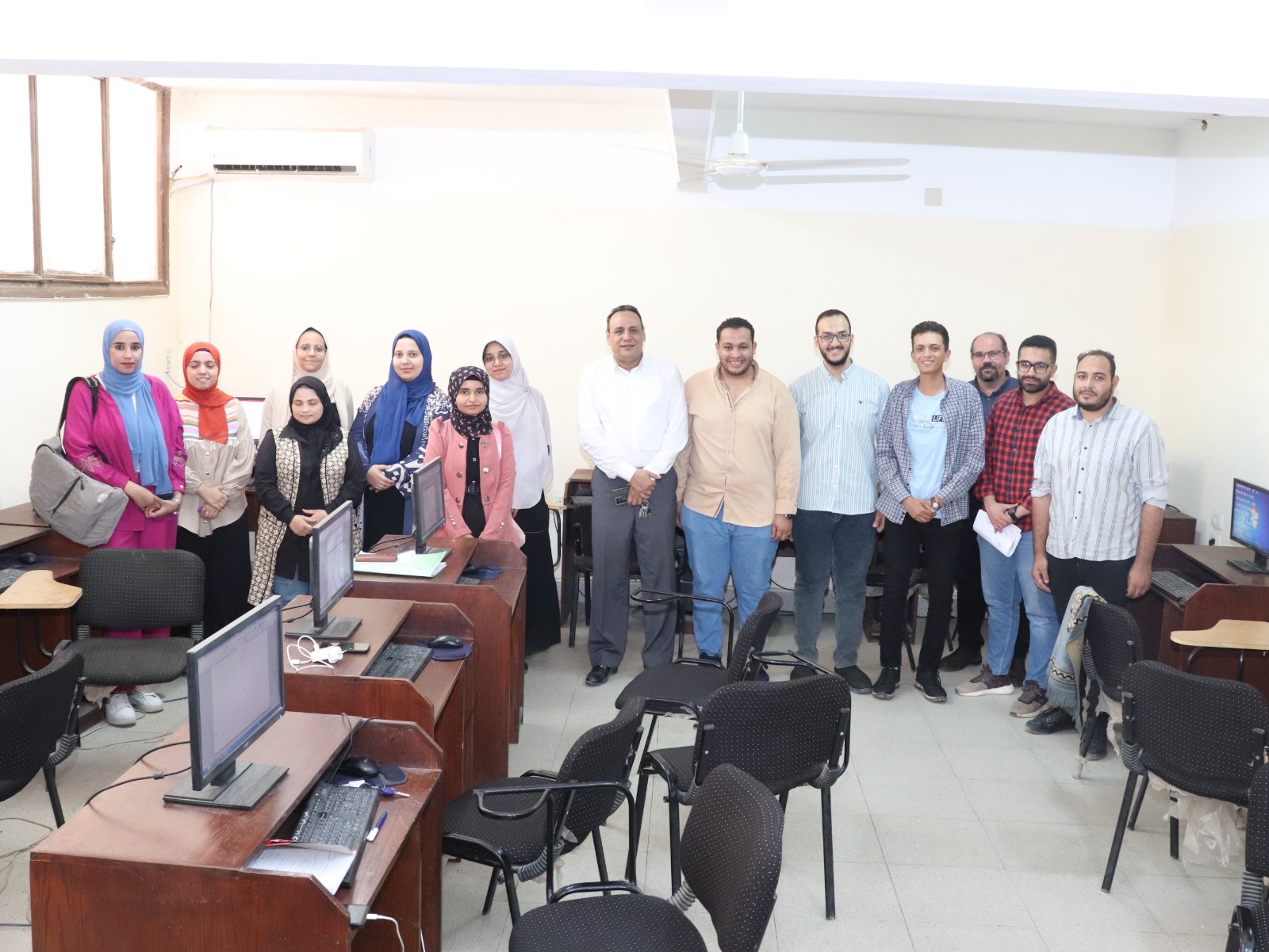 صيدلة سوهاج تنظم ورشة عمل عن تنسيق الرسائل العلمية ببرنامج الميكروسوفت وورد7