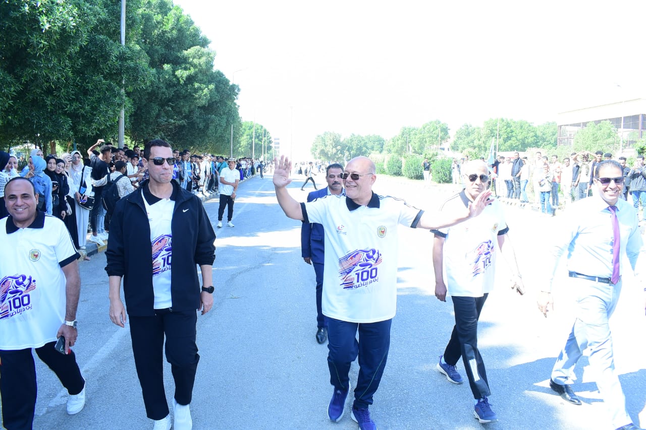 رئيس جامعة سوهاج والمتحدث العسكري للقوات المسلحة يطلقان إشارة البدء لانطلاق ماراثون بداية 