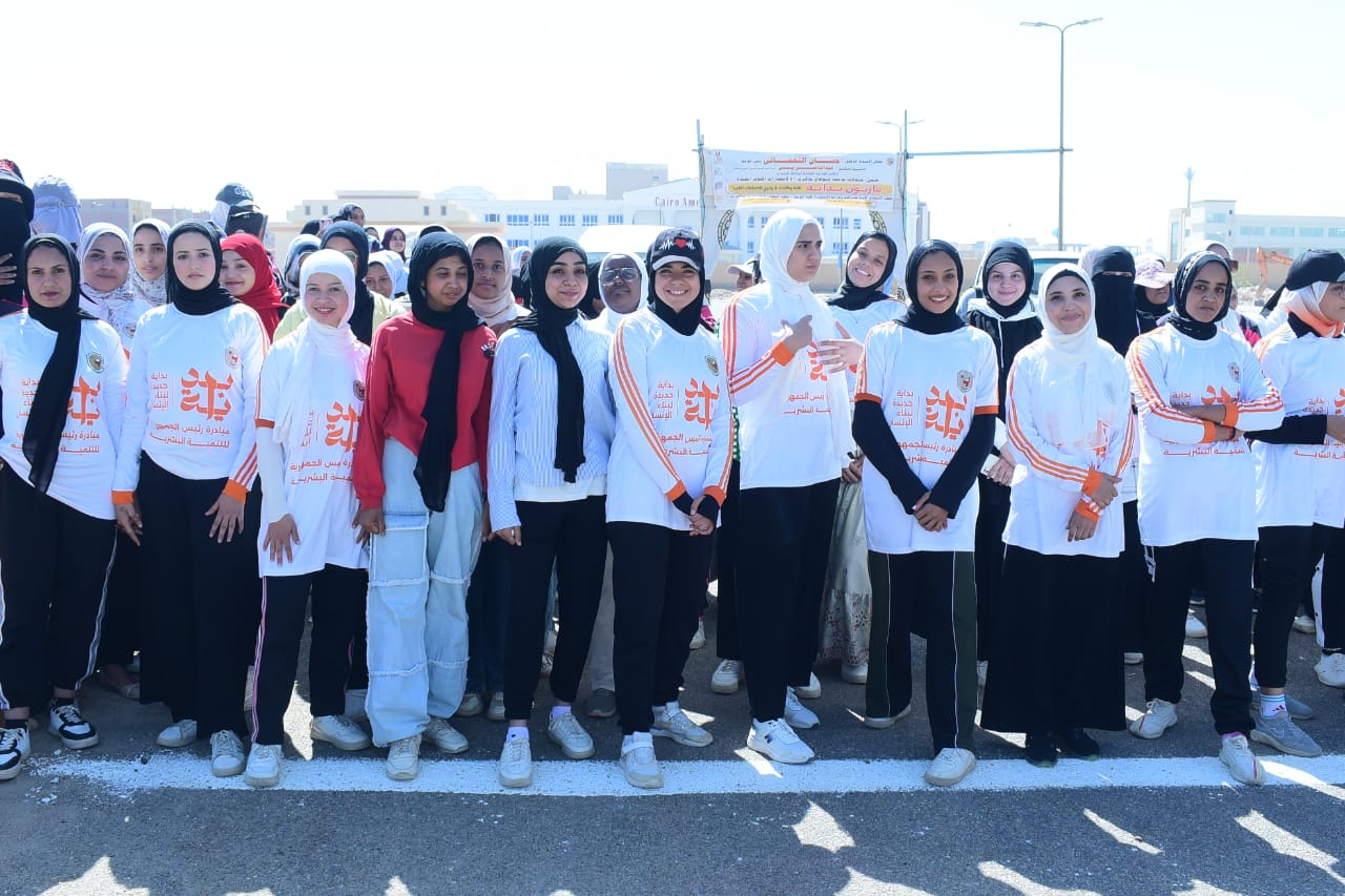 رئيس جامعة سوهاج والمتحدث العسكري للقوات المسلحة يطلقان إشارة البدء لانطلاق ماراثون بداية 