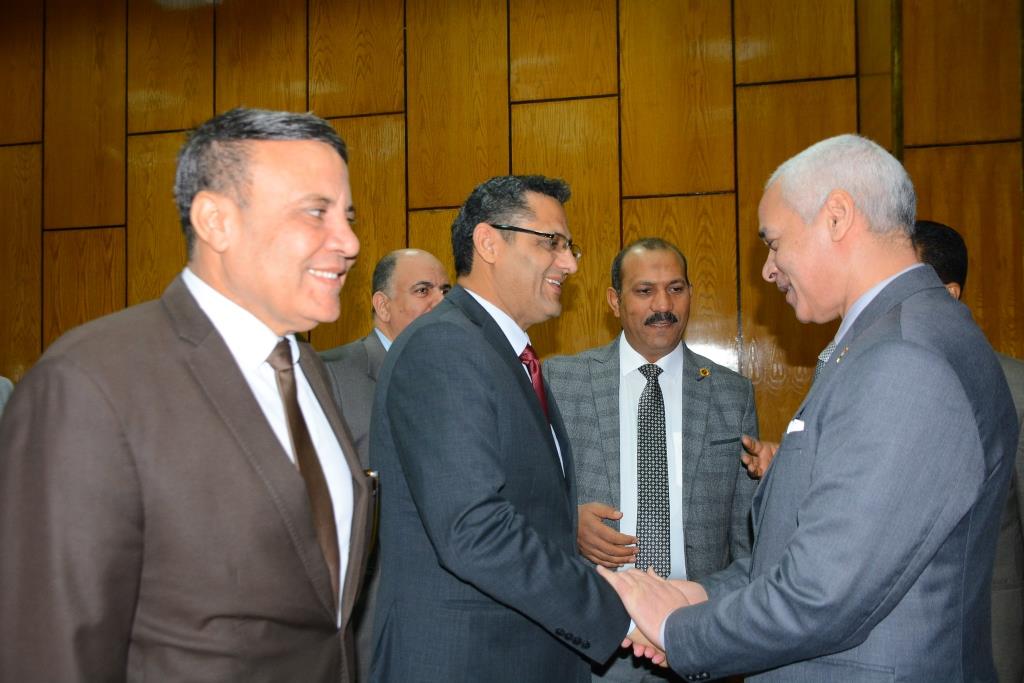 جامعة أسيوط تستقبل وفداً من نقابة الصحفيين