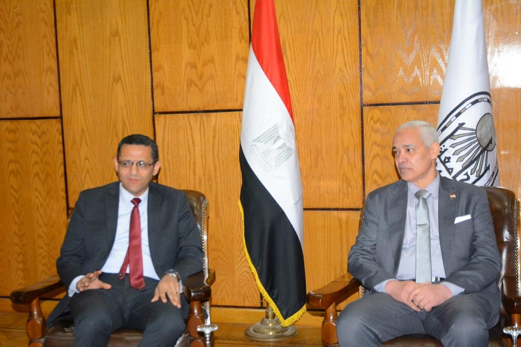 جامعة أسيوط تستقبل وفداً من نقابة الصحفيين