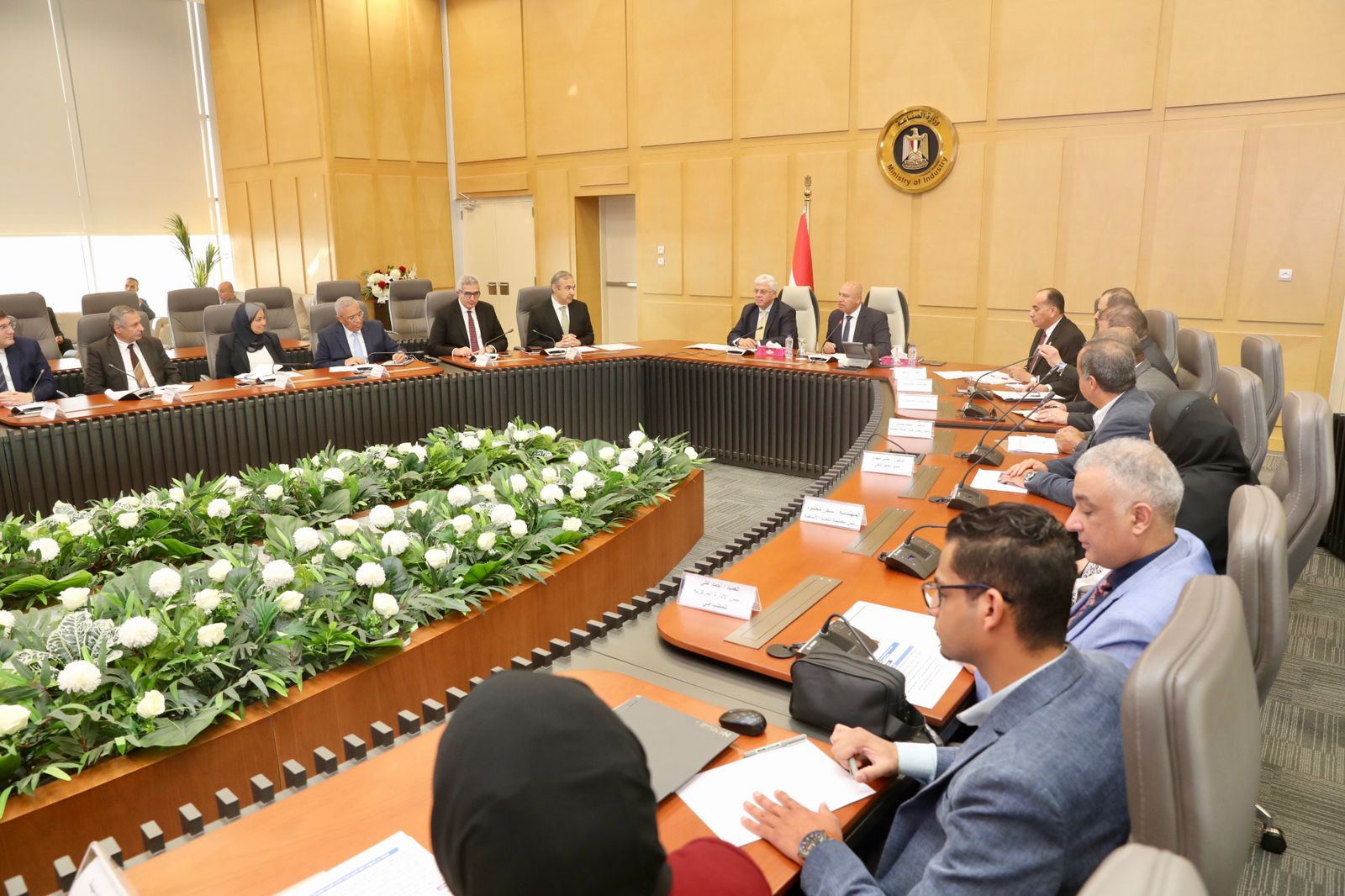 وزير الصناعة والنقل يعقد اجتماعًا موسعًا مع وزير التعليم العالي