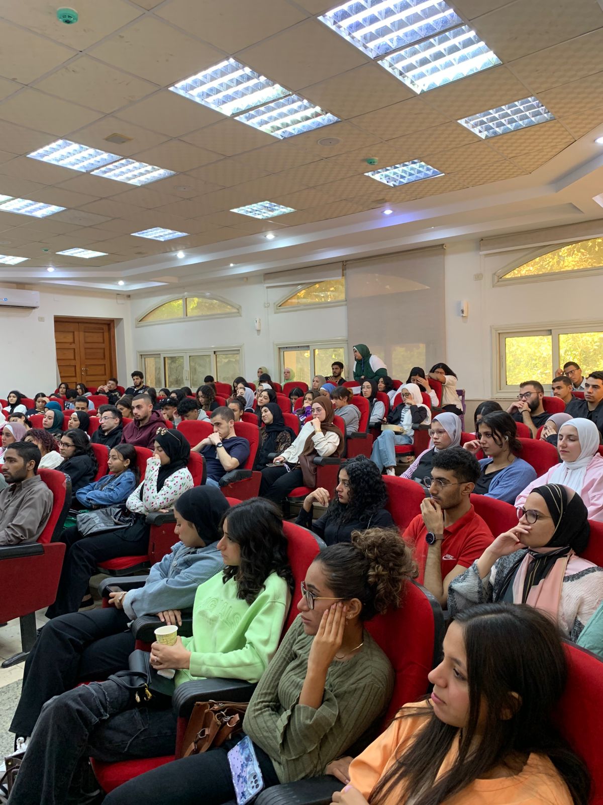 جامعة حلوان تطلق برنامج تدريبي للتوعية بالبورصة المصرية