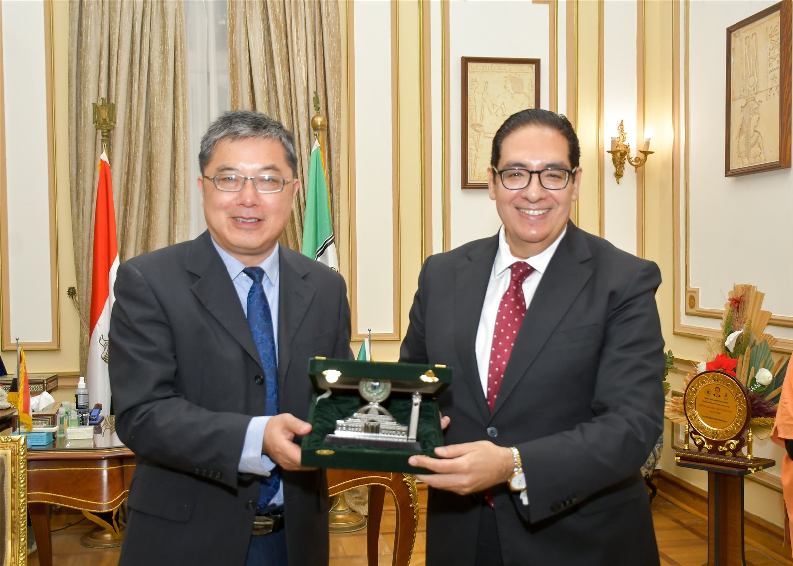 رئيس جامعة القاهرة يستقبل وفد جامعة نانجينغ