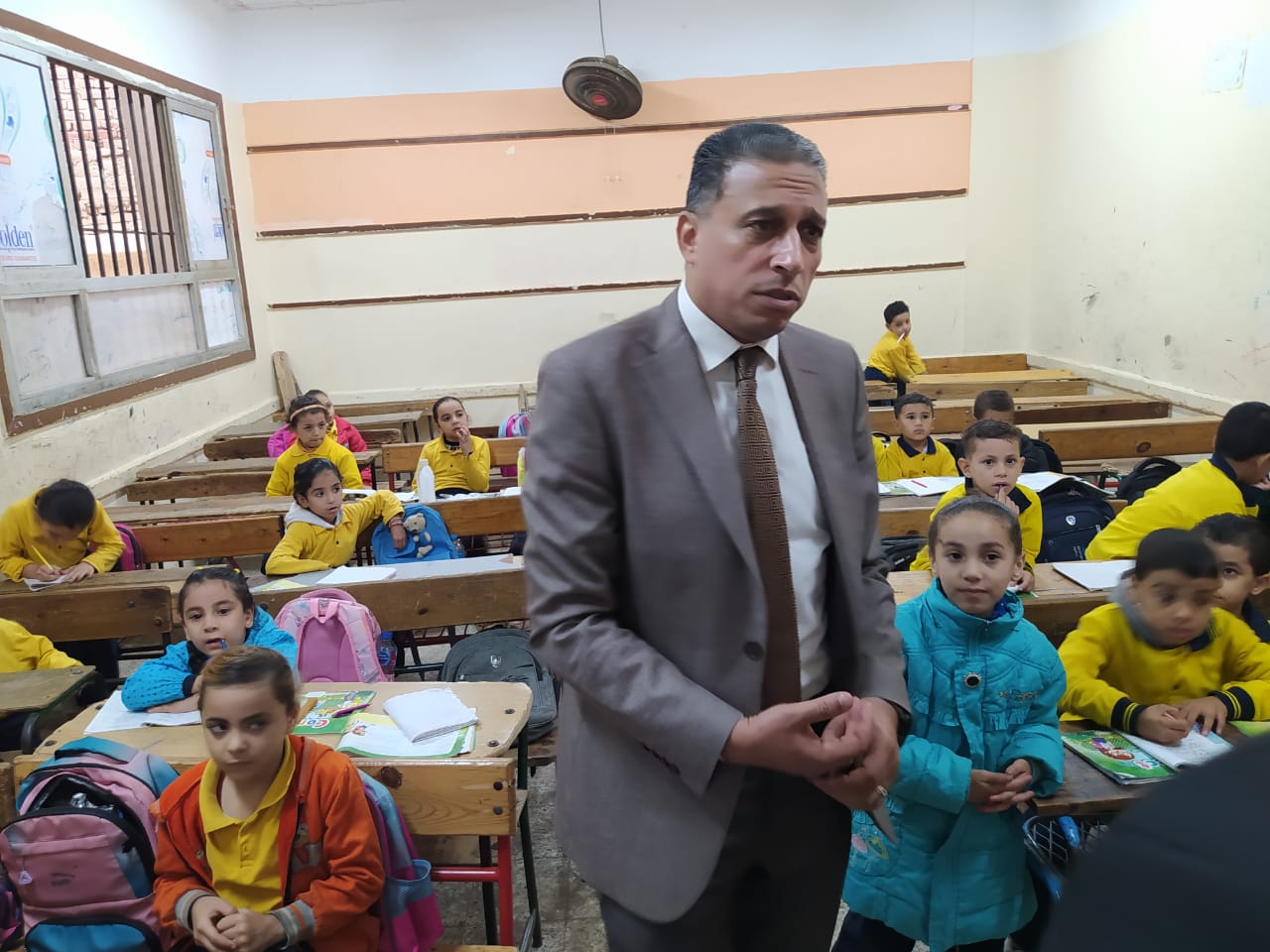 وكيل وزارة التربية والتعليم بالجيزة يتفقد سير العملية التعليمية