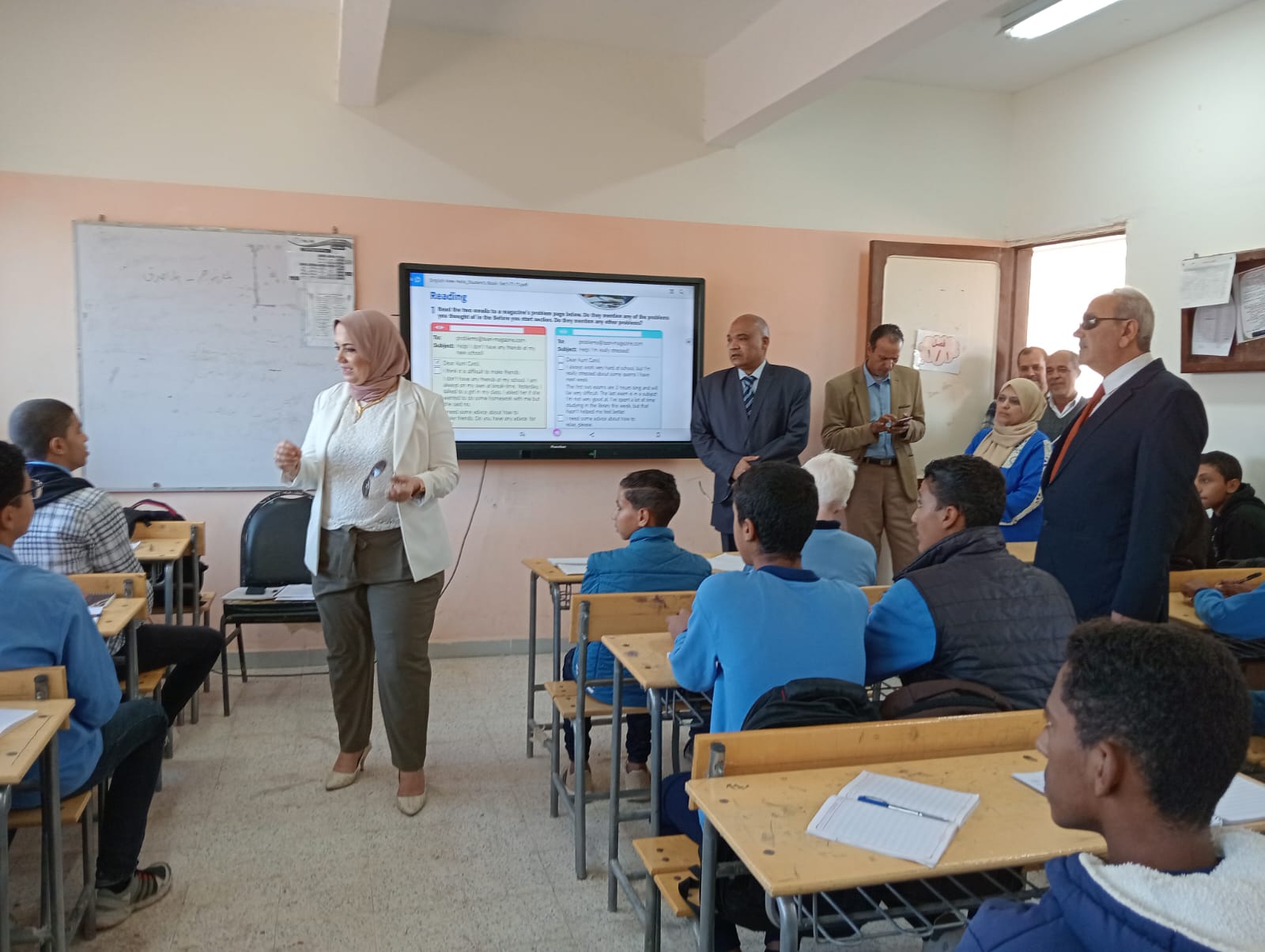 مديرة تعليم مطروح تقوم بجولة مفاجئة بمدارس الإدارة التعليمية