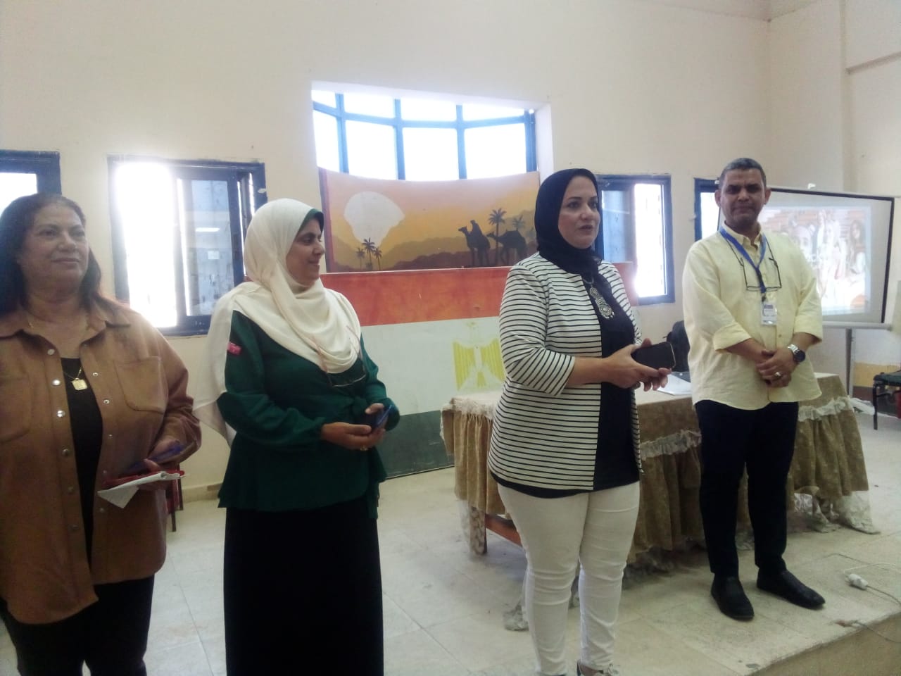 مديرة تعليم مطروح تتابع البرنامج التدريبي لتطوير مهارات المعلمين