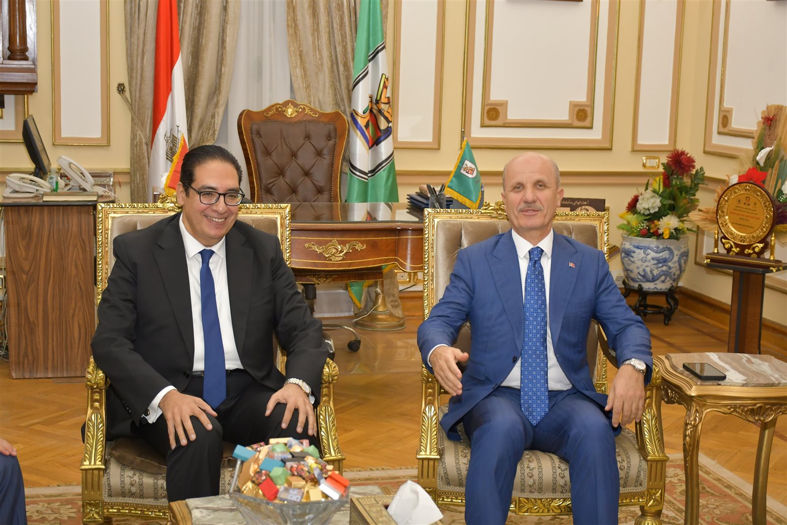 رئيس جامعة القاهرة يستقبل رئيس مجلس التعليم العالي التركي