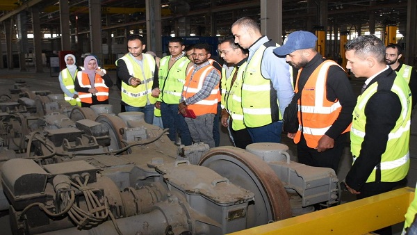 طلاب جامعة سوهاج يزورون ورش مترو الأنفاق ومركز التحكم لقطار العاصمة LRT