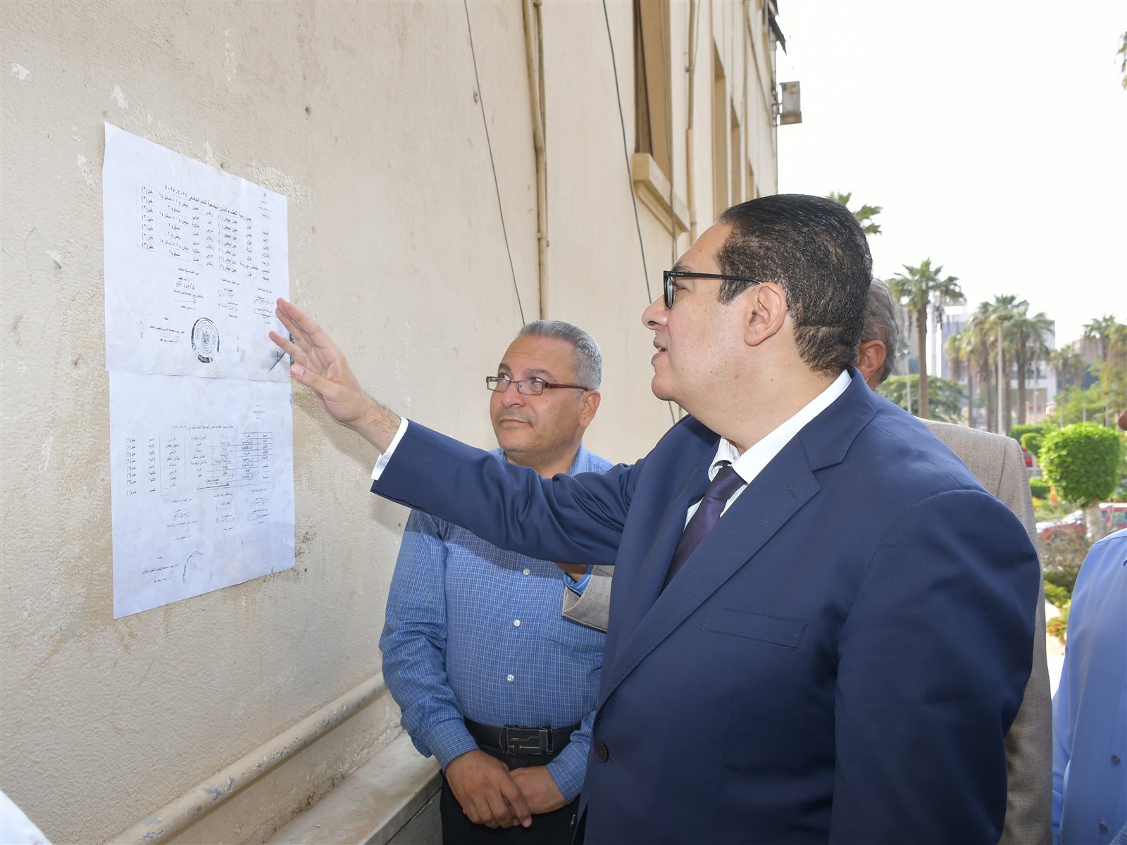 رئيس جامعة القاهرة في جولة مفاجئة لتفقد خدمات المدينة الجامعية