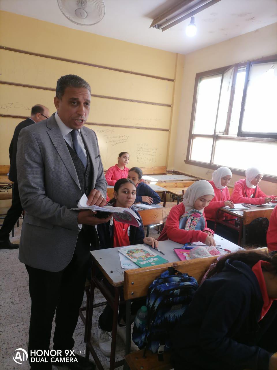 استمرار الزيارات المفاجئة لوكيل وزارة التربية والتعليم بالجيزة 