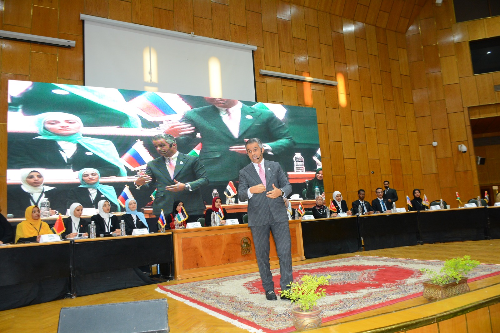 طلاب جامعة أسيوط يقدمون نموذجًا متميزًا لمحاكاة منظمة التعاون الإسلامي