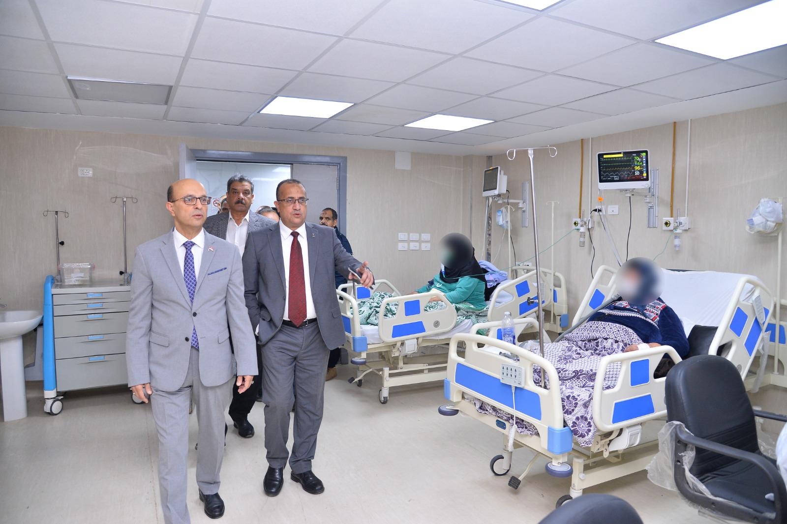 رئيس جامعة أسيوط يتفقد مستشفى الأمراض العصبية والنفسية ووحدة الاستقبال الجديدة