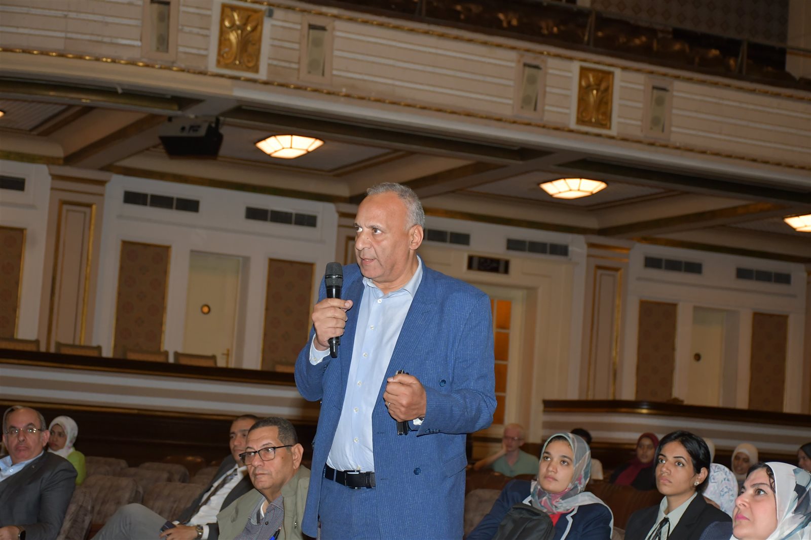 جامعة القاهرة تناقش مخاطر إدمان الإنترنت وتأثيراته على المجتمع