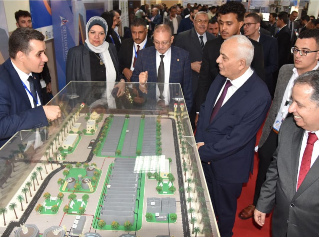 الدكتور رضا حجازي رئيس جامعة الريادة يلقي محاضرة في مؤتمر البحوث والابتكار بجامعة الدلتا