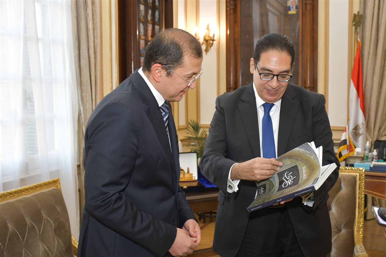 رئيس جامعة القاهرة يلتقي بسفير أوزبكستان لبحث تعزيز التعاون الأكاديمي مع الجامعات الأوزبكية