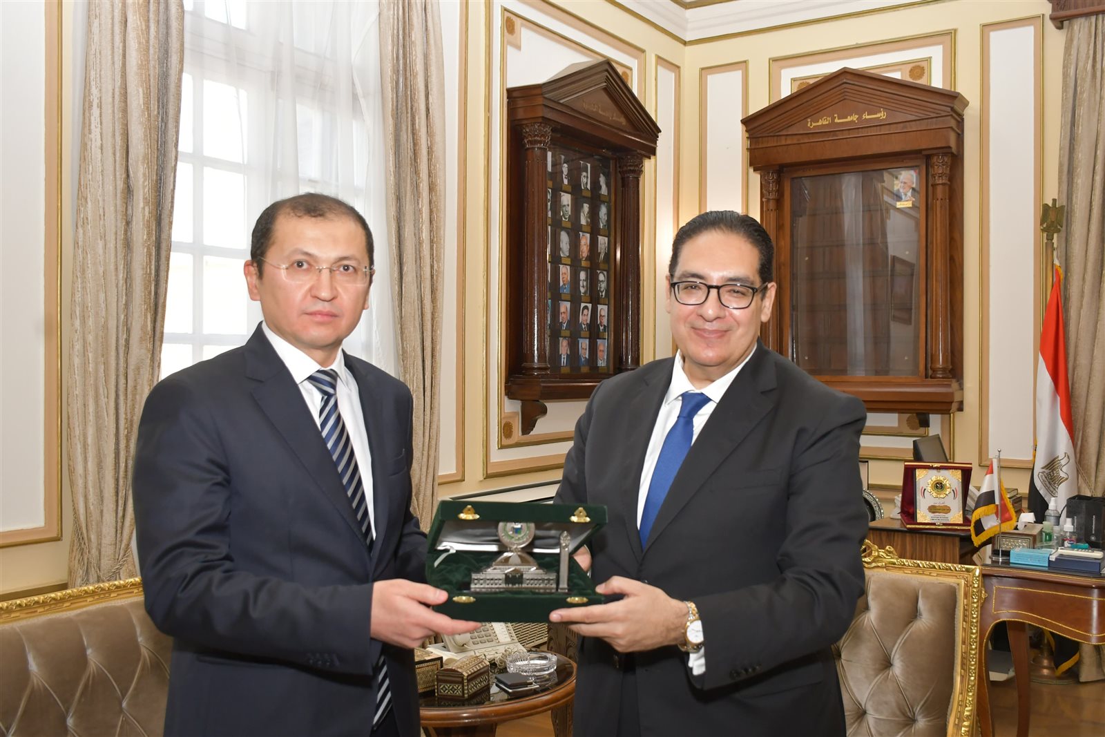 رئيس جامعة القاهرة يلتقي بسفير أوزبكستان لبحث تعزيز التعاون الأكاديمي مع الجامعات الأوزبكية