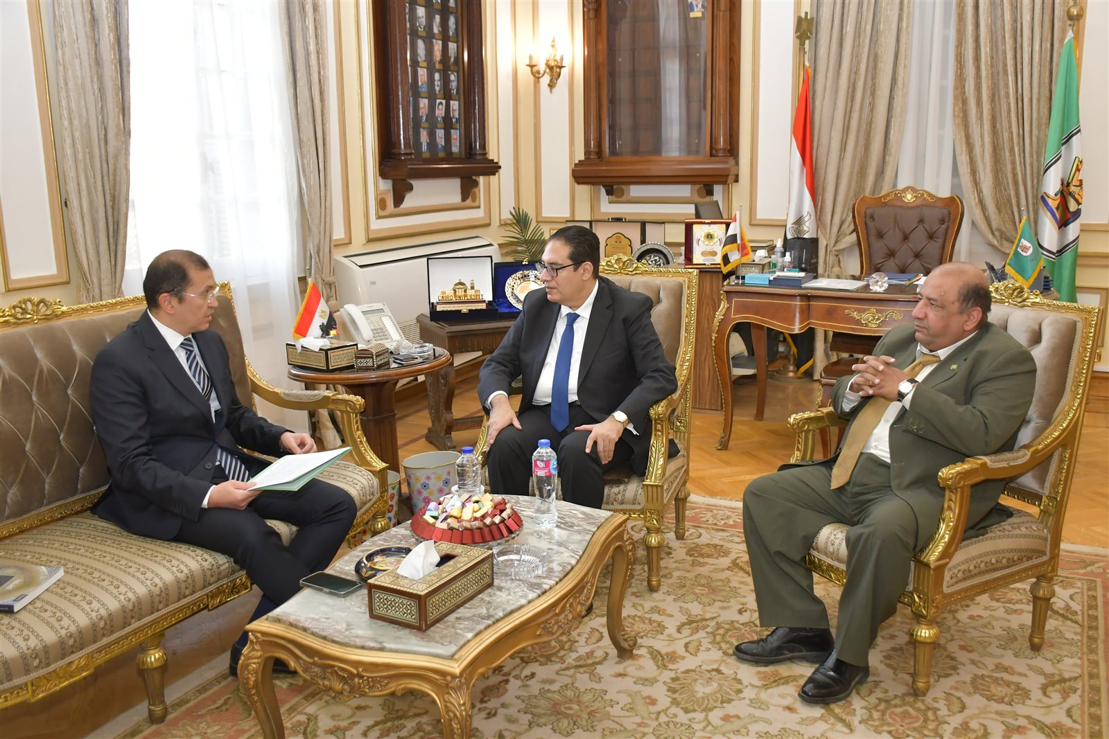 رئيس جامعة القاهرة يلتقي بسفير أوزبكستان لبحث تعزيز التعاون الأكاديمي مع الجامعات الأوزبكية