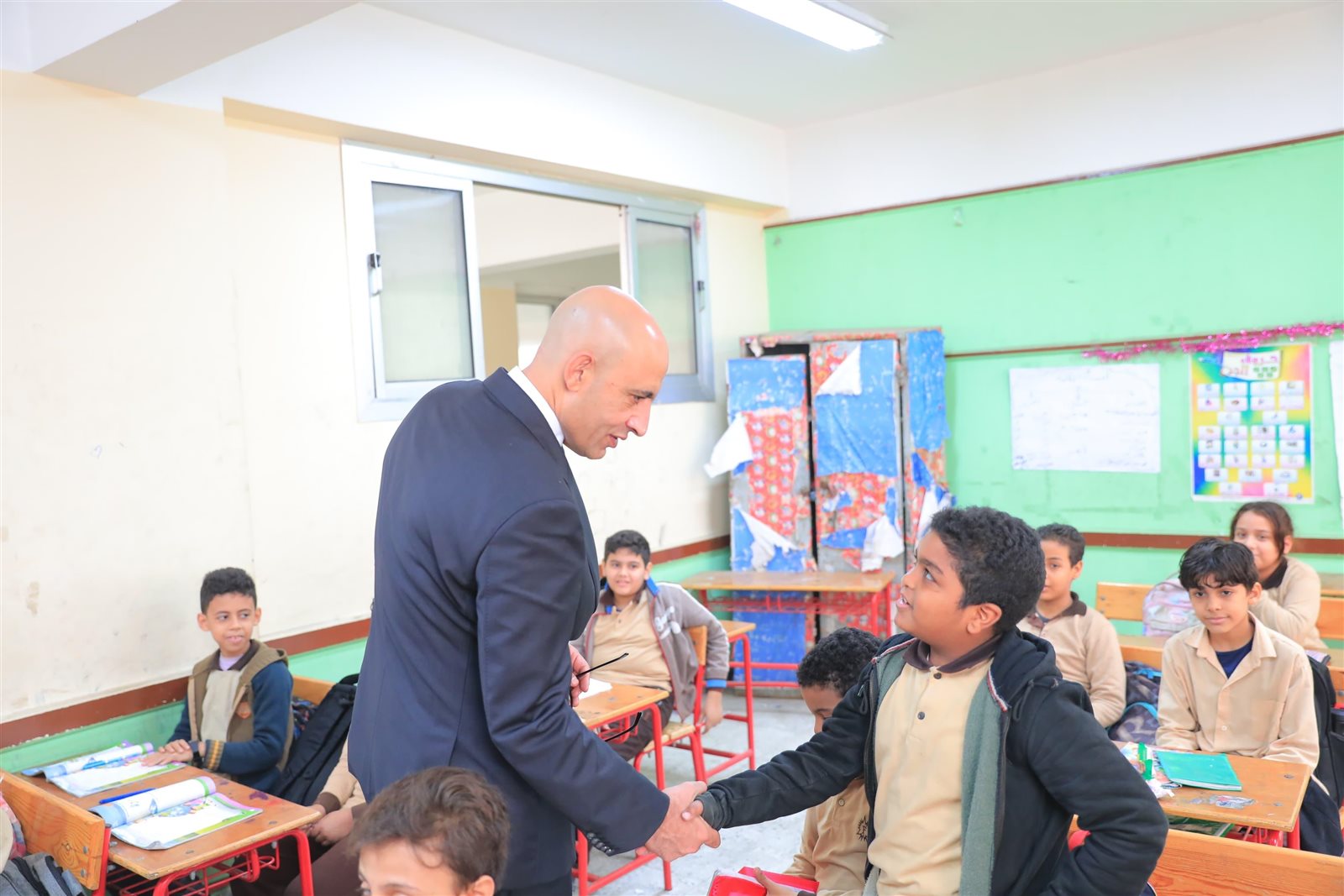 وزير التربية والتعليم يتابع انتظام العملية التعليمية خلال جولة مفاجئة
