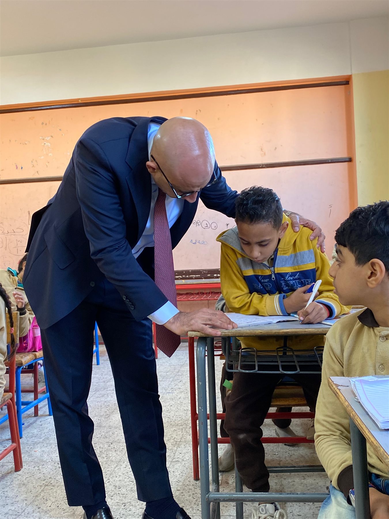 وزير التربية والتعليم يتفقد مدرستي 