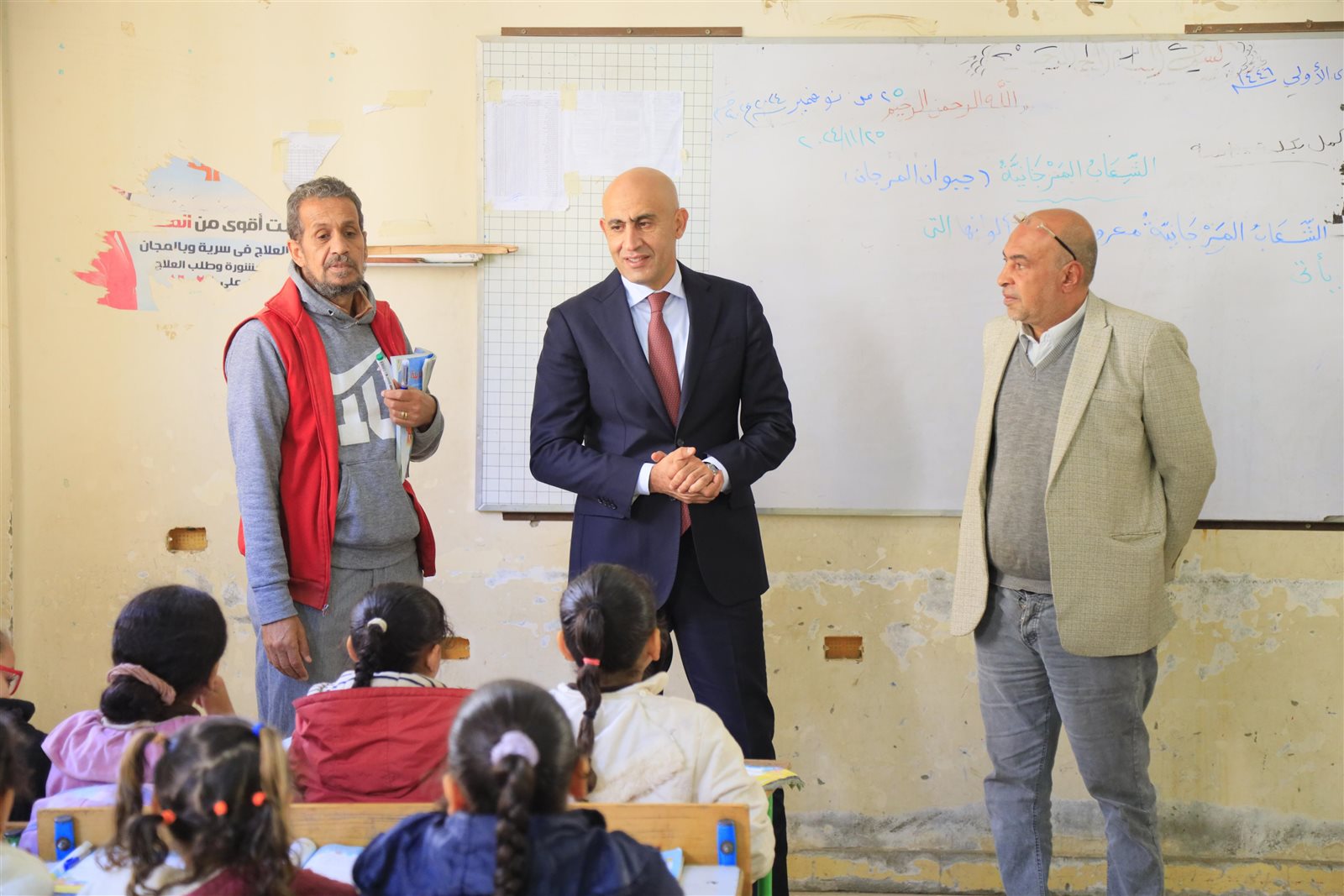 وزير التربية والتعليم يتفقد مدرستي 