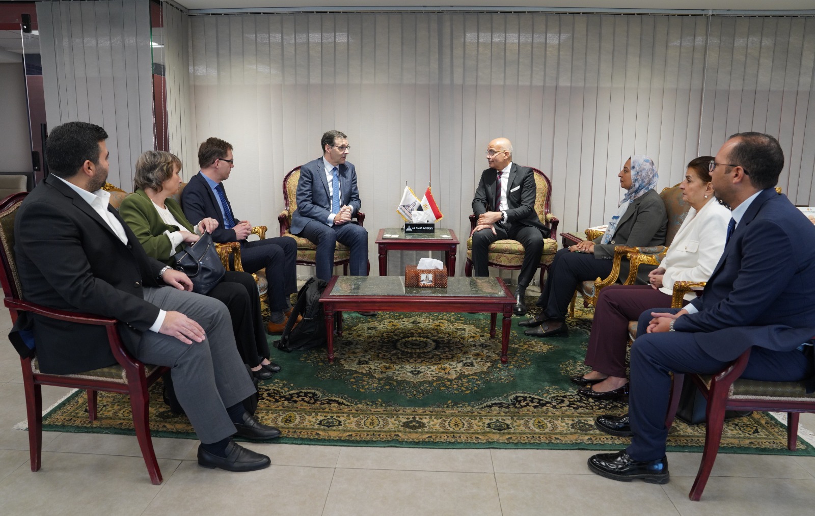 رئيس جامعة عين شمس يستقبل نائب رئيس جامعة إيست أنجليا البريطانية