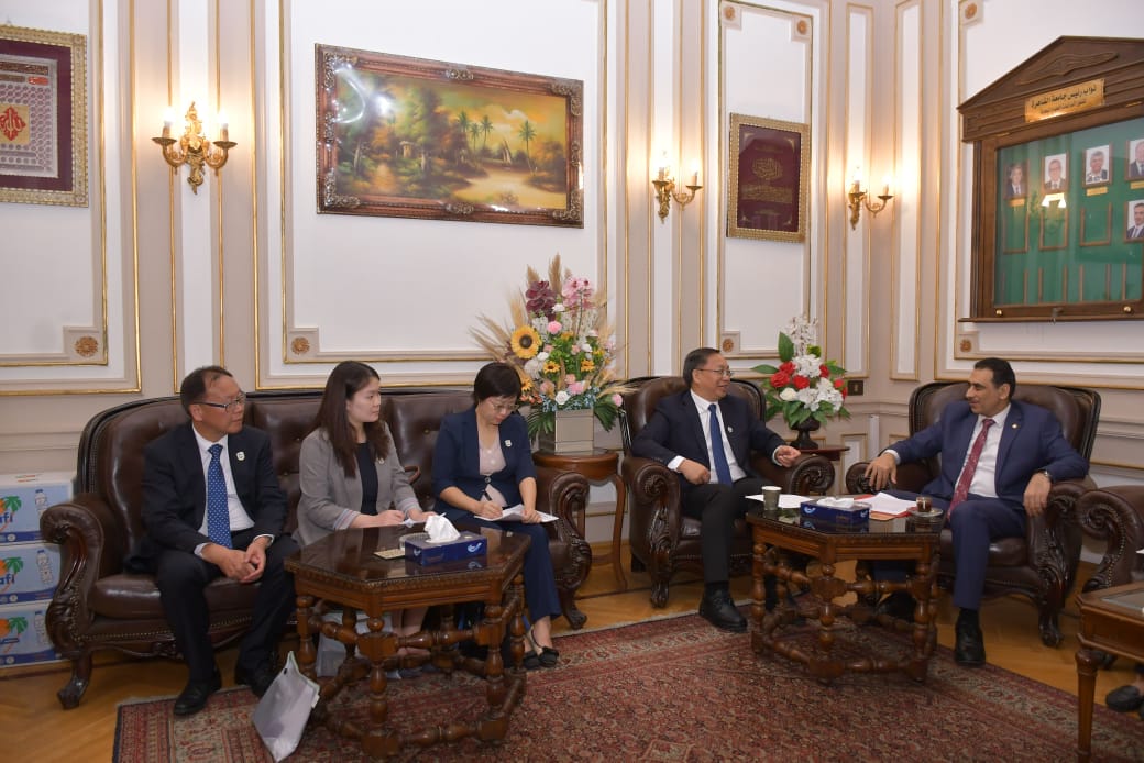 تعاون أكاديمي بين جامعة القاهرة وجامعة هاينان الصينية