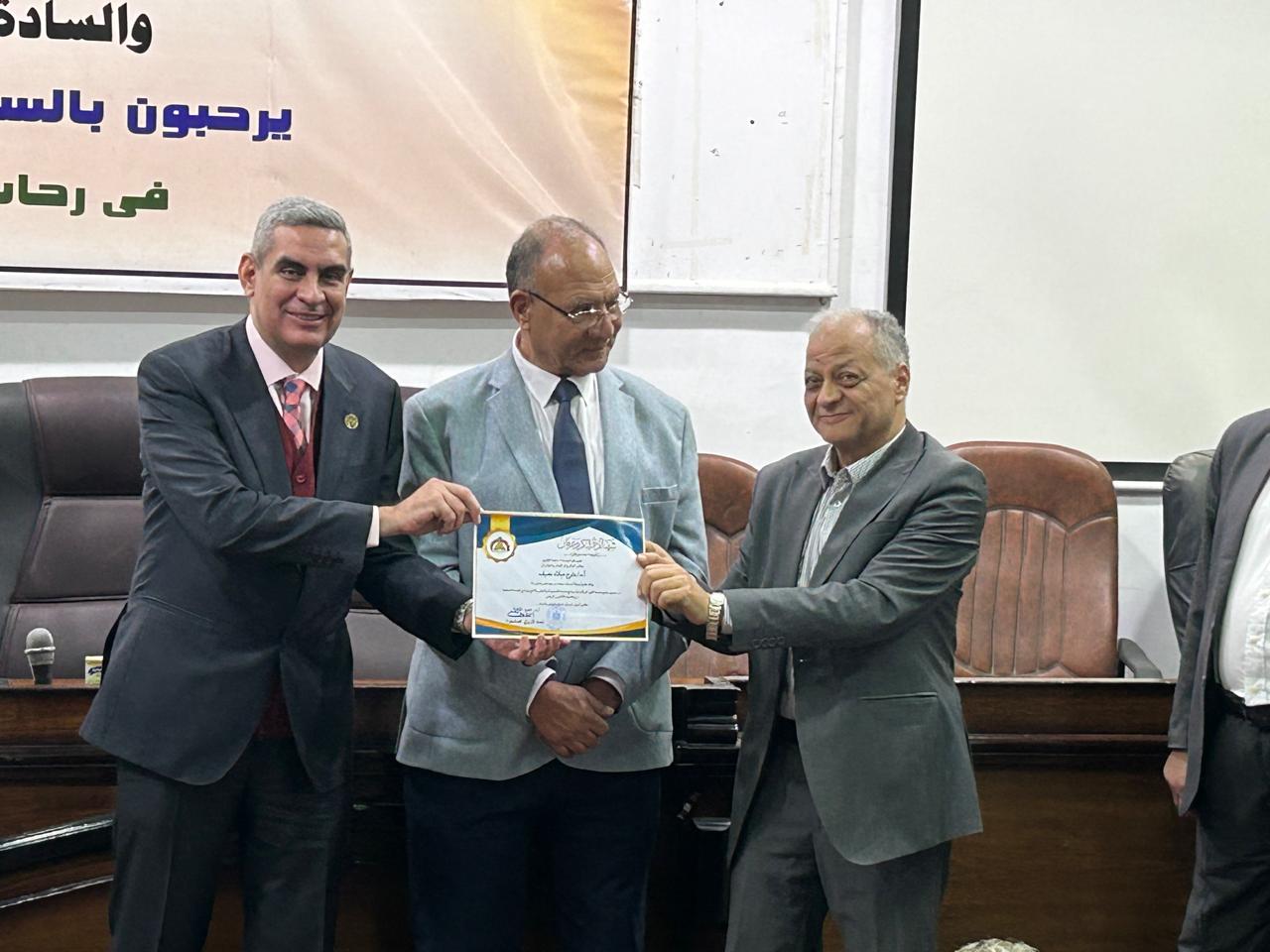 جامعة الزقازيق تحصل على الاعتماد الأكاديمي البرامجى لثلاثة أقسام علمية بكلية الهندسة