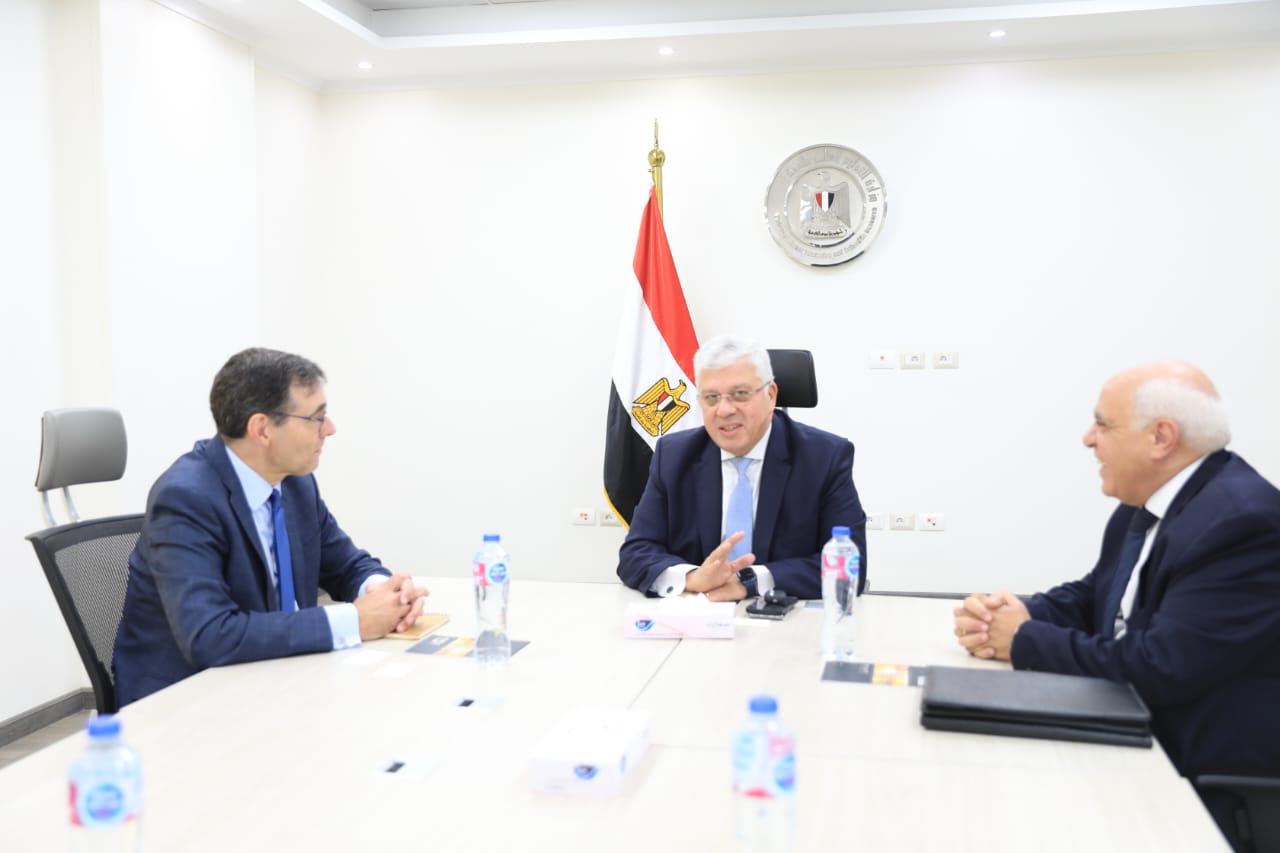 اتفاق ثنائي بين جامعتي المستقبل وإيست إنجليا البريطانية