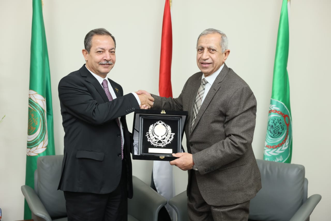 الدكتور إسماعيل عبد الغفار يستقبل قنصل فلسطين لدي مصر