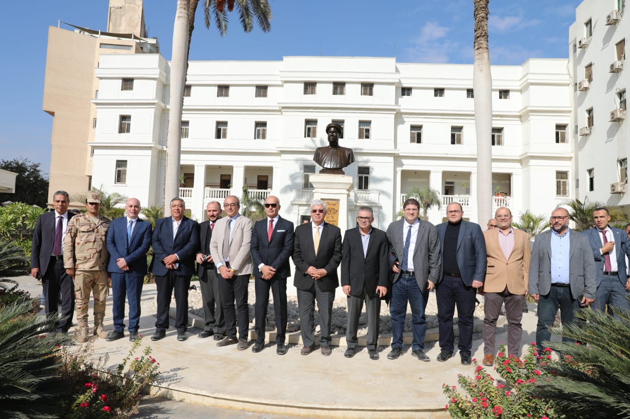 وزير التعليم العالي يتفقد المدينة الطبية بجامعة عين شمس