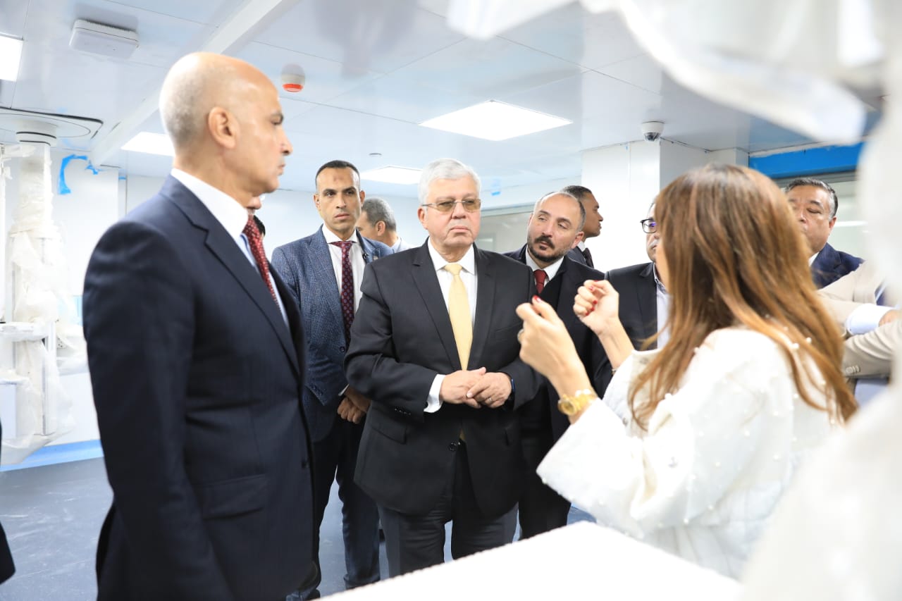 وزير التعليم العالي يتفقد المدينة الطبية بجامعة عين شمس