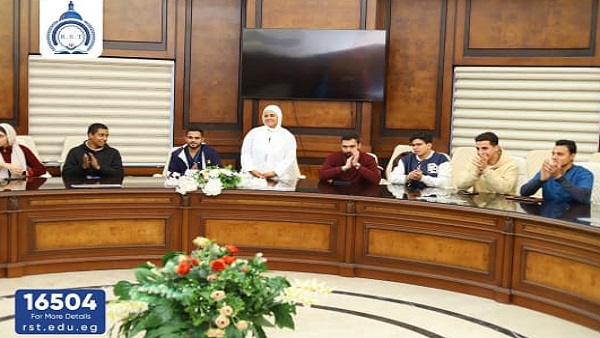 جامعة الريادة تنظم أول انتخابات طلابية ديمقراطية وتكرم الفائزين