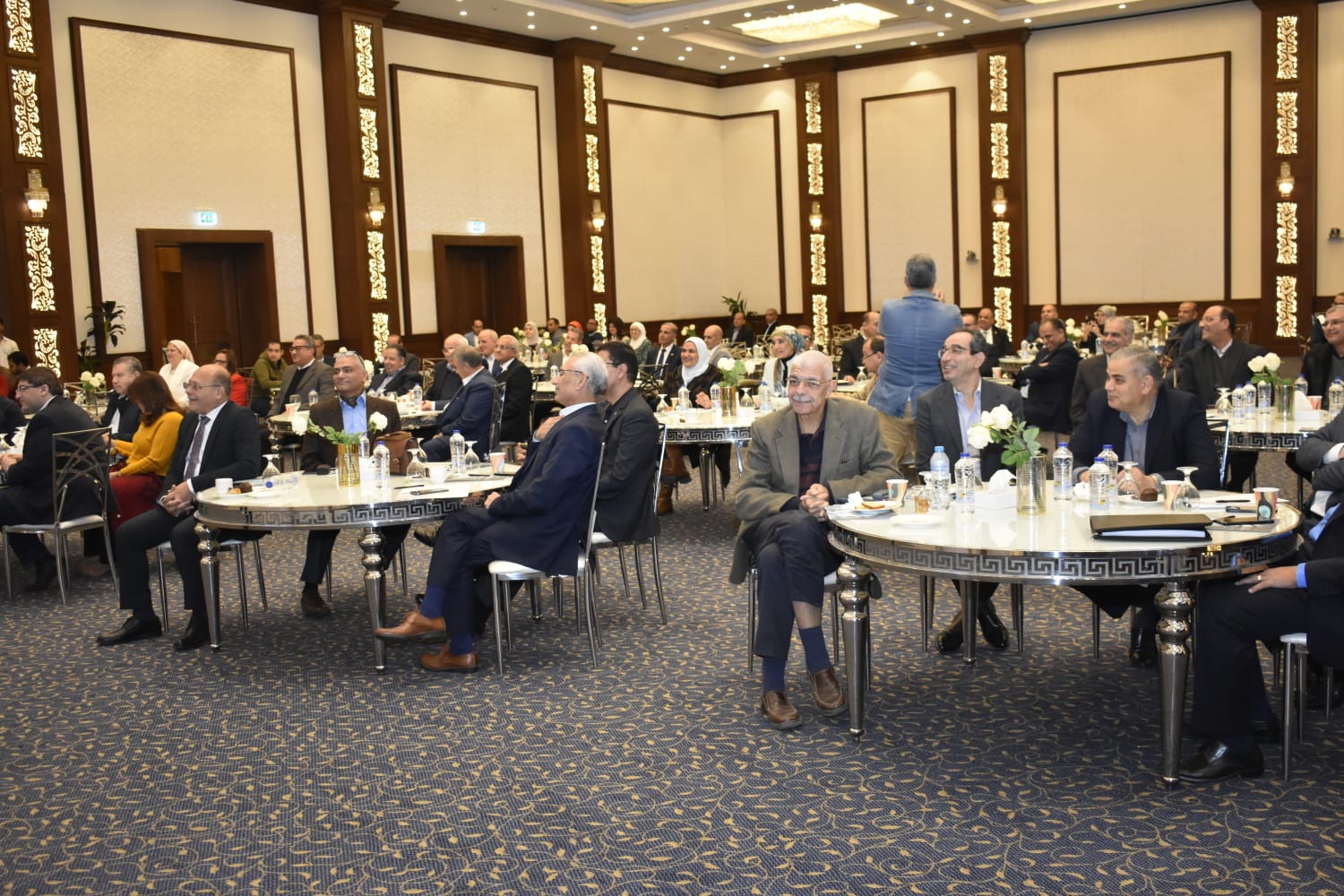 رئيس جامعة سوهاج يشارك في ورشة عمل حول تطبيق السنة التأسيسية في الجامعات الخاصة والأهلية