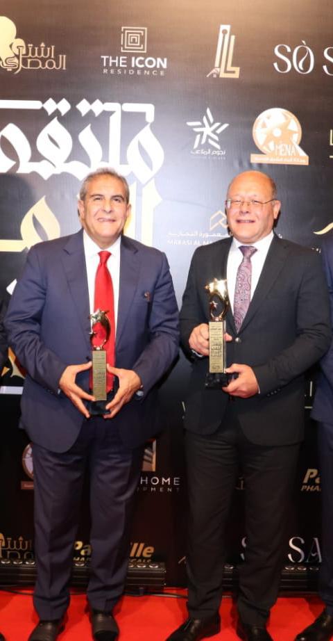 رئيس جامعة سوهاج يُتوج بجائزة التميز لعام 2024 في ملتقى الإبداع العربي