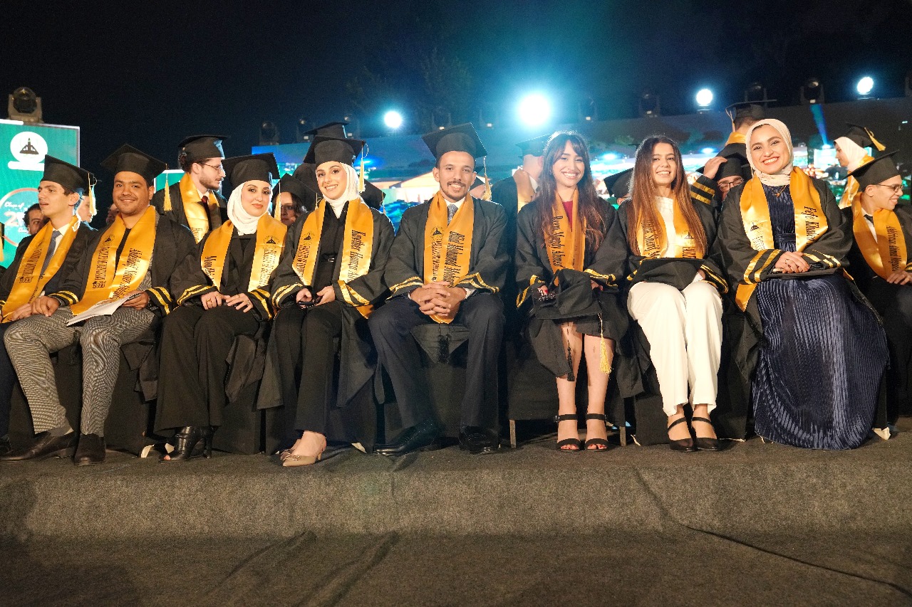 أسنان عين شمس تحتفل بتخريج الدفعة ٢٣ من بكالوريوس طب وجراحة الأسنان