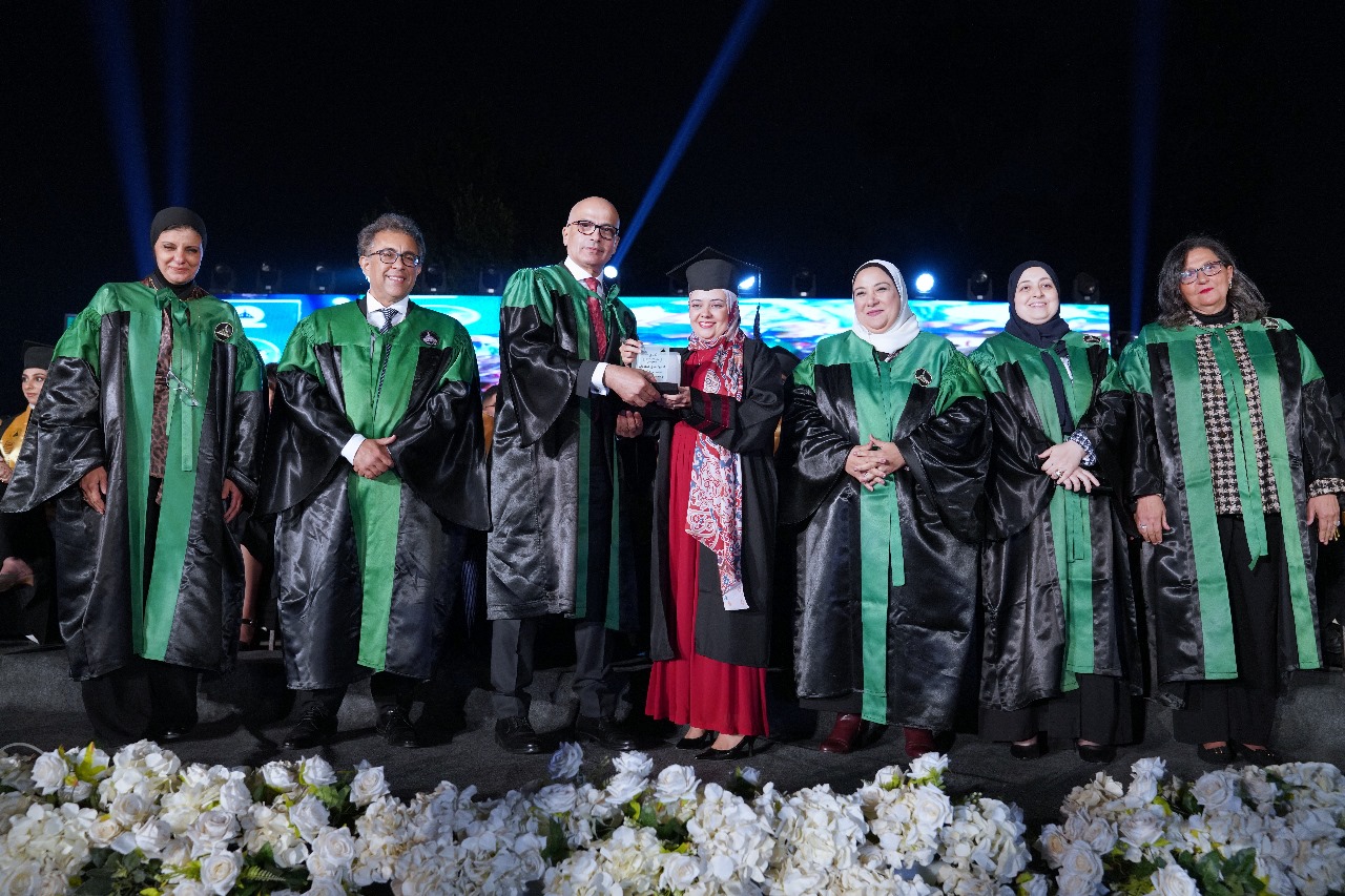 أسنان عين شمس تحتفل بتخريج الدفعة ٢٣ من بكالوريوس طب وجراحة الأسنان