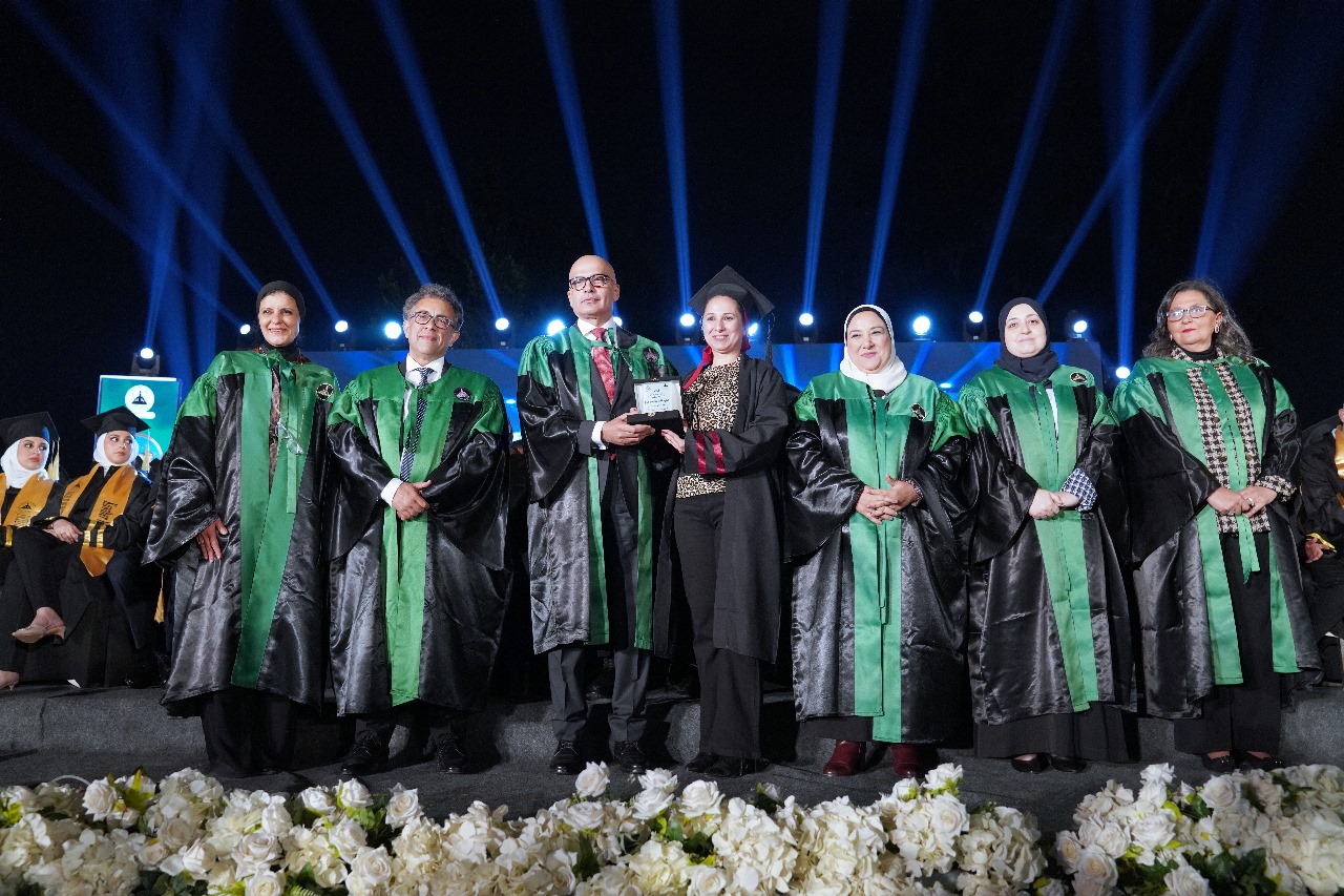 أسنان عين شمس تحتفل بتخريج الدفعة ٢٣ من بكالوريوس طب وجراحة الأسنان