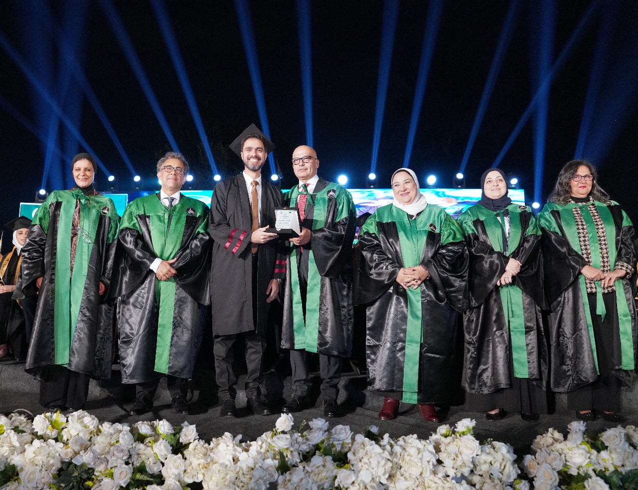 أسنان عين شمس تحتفل بتخريج الدفعة ٢٣ من بكالوريوس طب وجراحة الأسنان