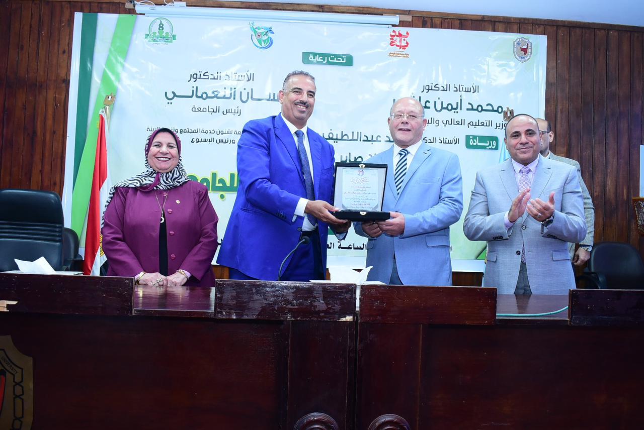 جامعة سوهاج تنطلق بفعاليات الأسبوع البيئي الثامن تحت شعار بيئتنا مسؤوليتنا