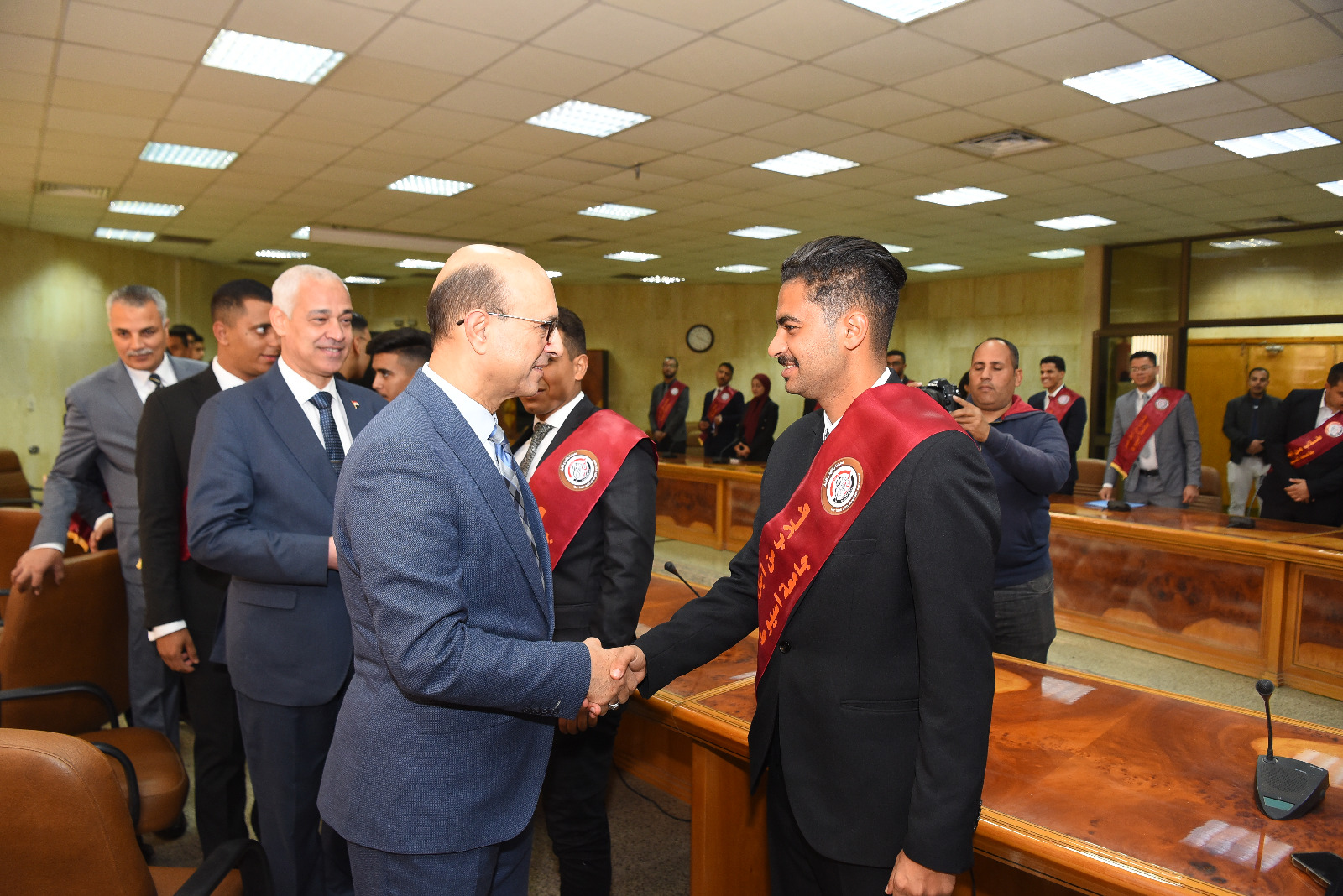 رئيس جامعة أسيوط يلتقي بمجلس اتحاد الطلاب الجديد