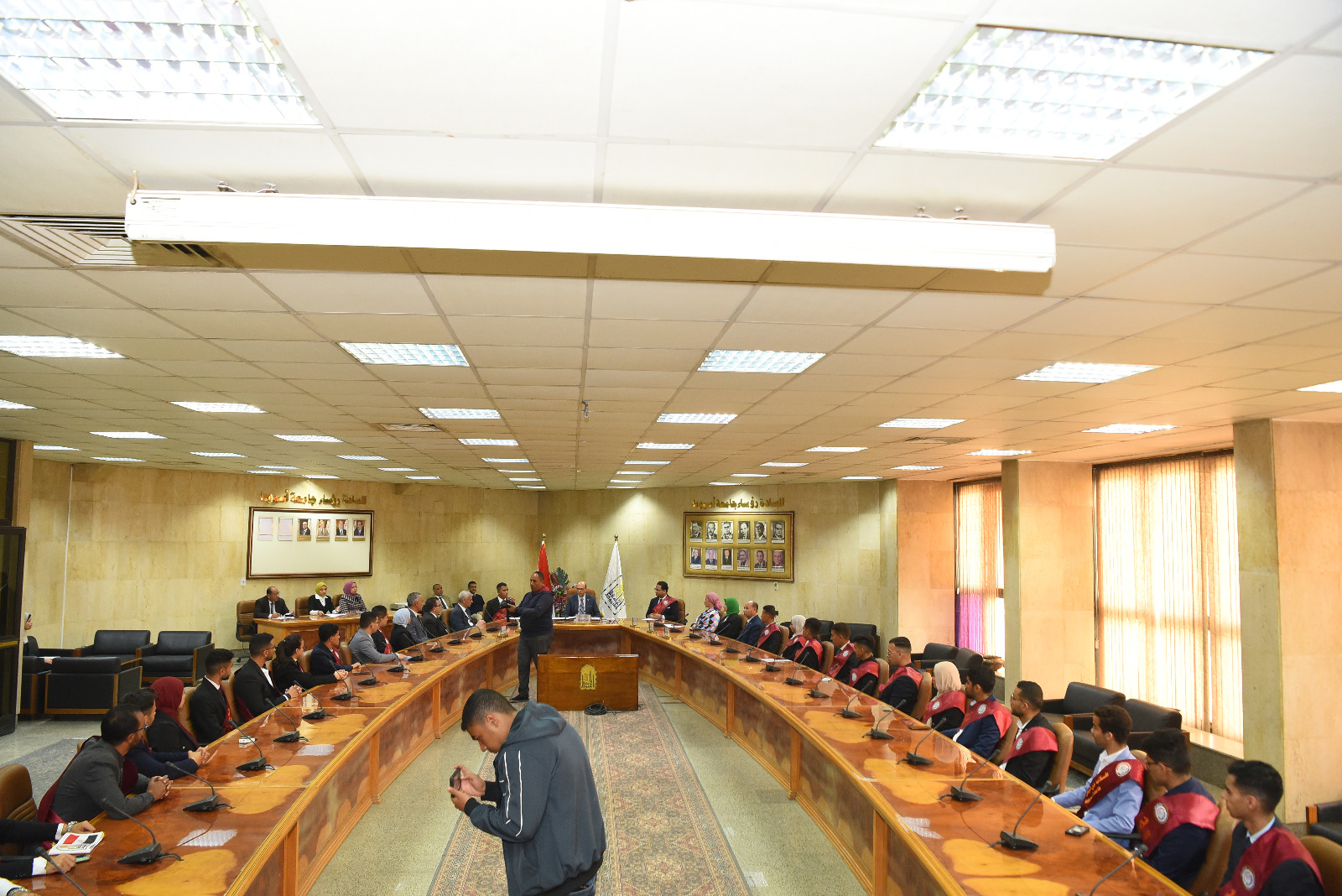 رئيس جامعة أسيوط يلتقي بمجلس اتحاد الطلاب الجديد