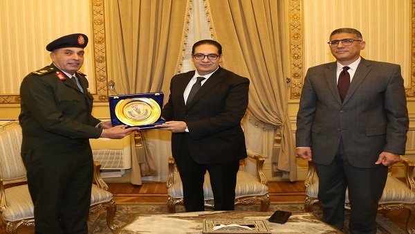 تكريم طلاب جامعة القاهرة من ذوي الهمم بشهادات التجنيد