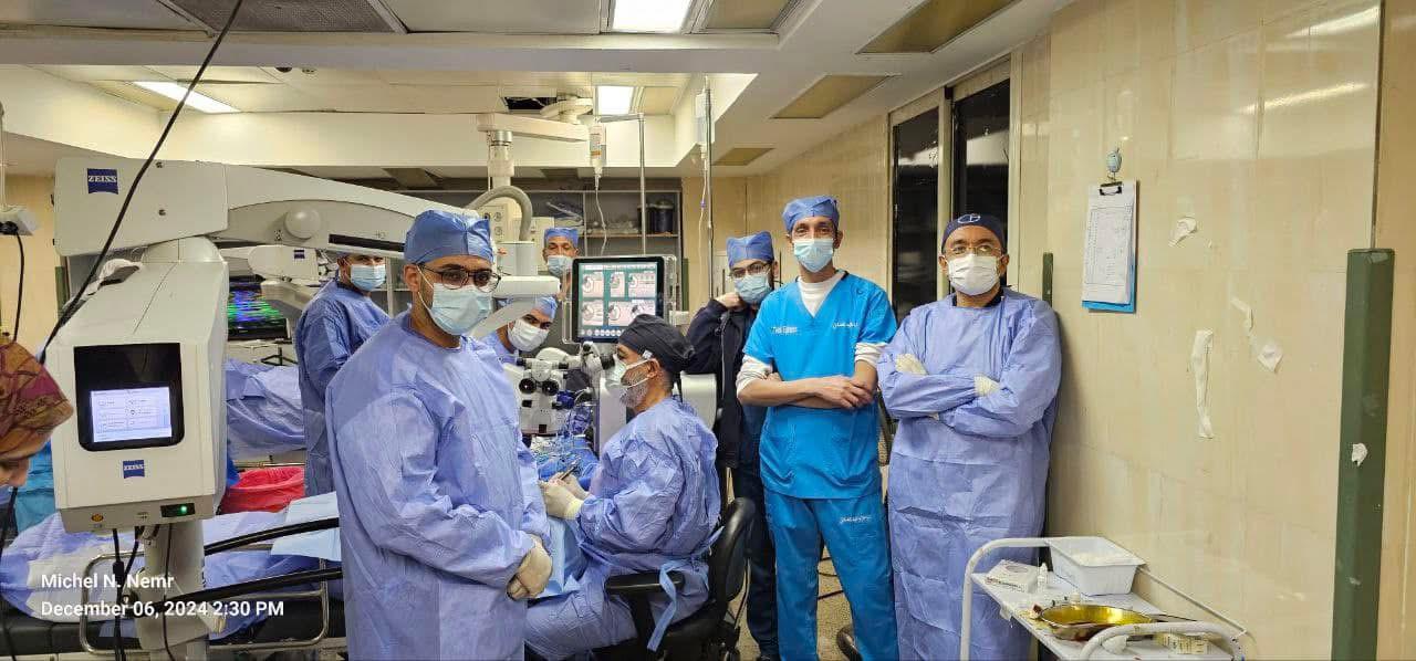 فريق طب وجراحة العيون بمستشفي سوهاج الجامعي