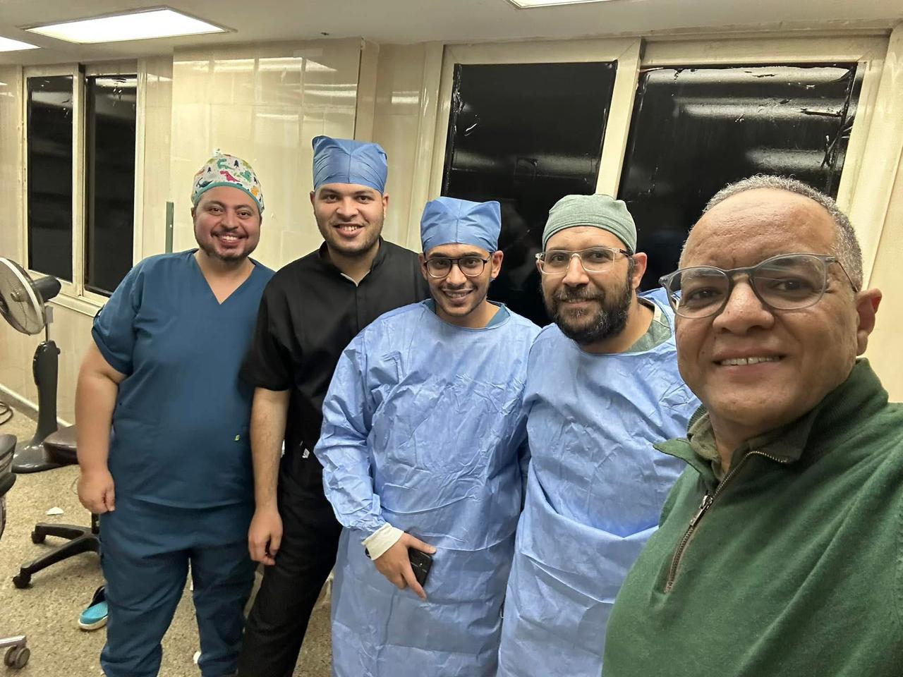 فريق طب وجراحة العيون بمستشفي سوهاج الجامعي