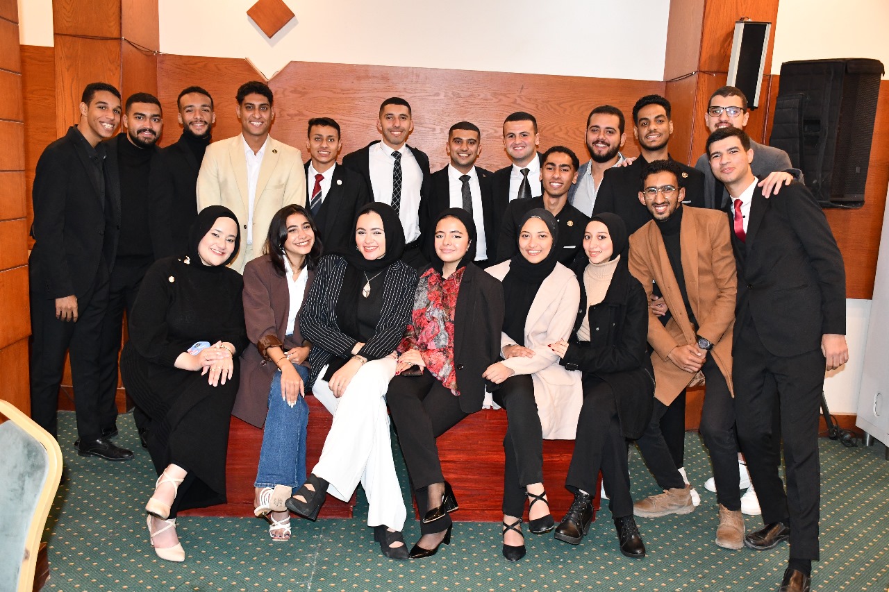 لقاء ودي يجمع رئيس جامعة حلوان بمجلس اتحاد الطلاب في أجواء أسرية