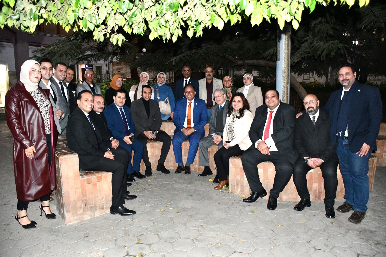 لقاء ودي يجمع رئيس جامعة حلوان بمجلس اتحاد الطلاب في أجواء أسرية