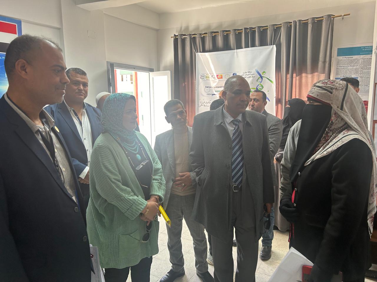 وكيل تعليم مطروح تتفقد معرض العلوم والتكنولوجيا ISEF 