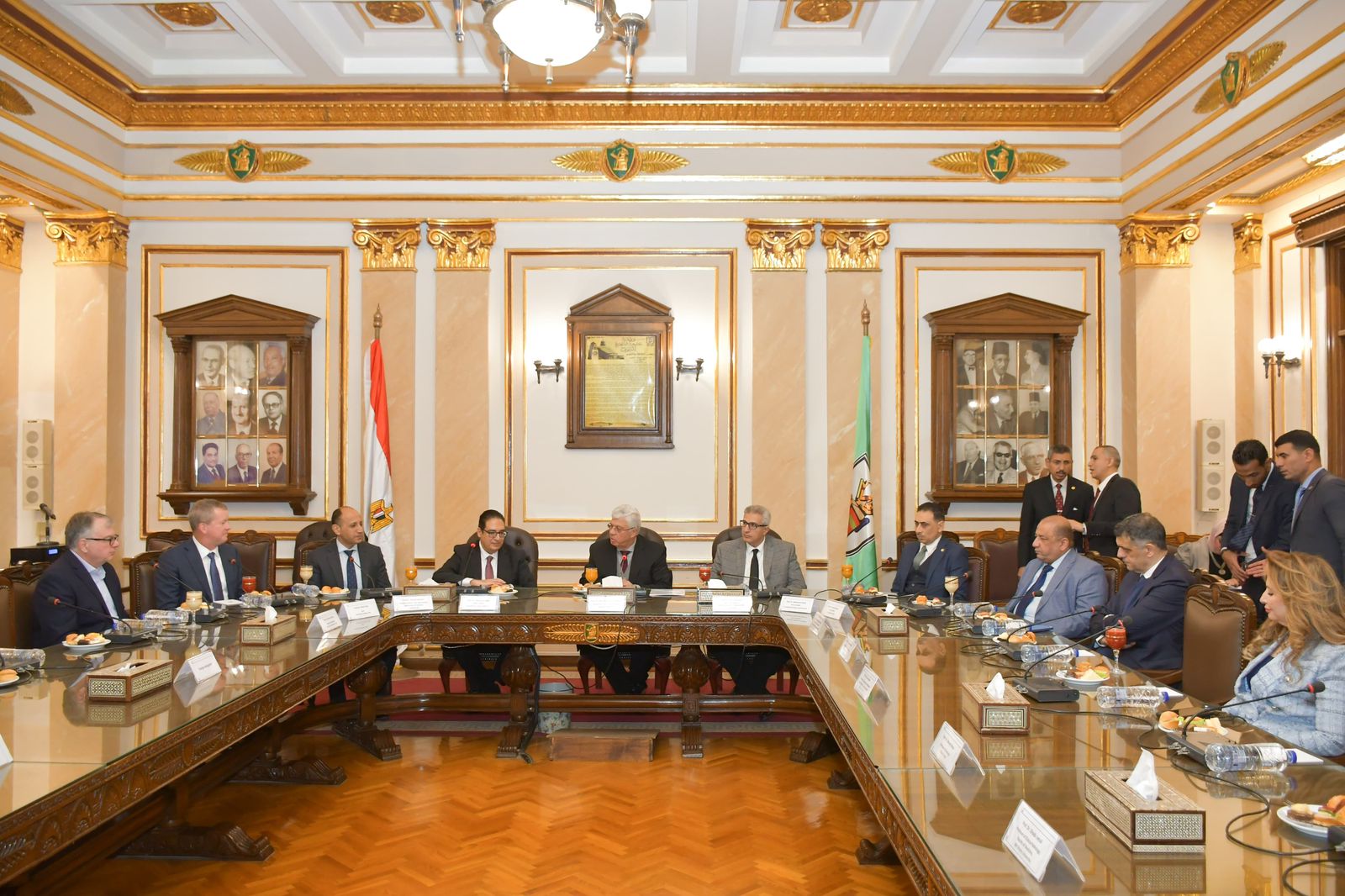 جامعة القاهرة تعقد شراكة استراتيجية مع جامعة أكسفورد لتطوير علاجات الأورام المتقدمة