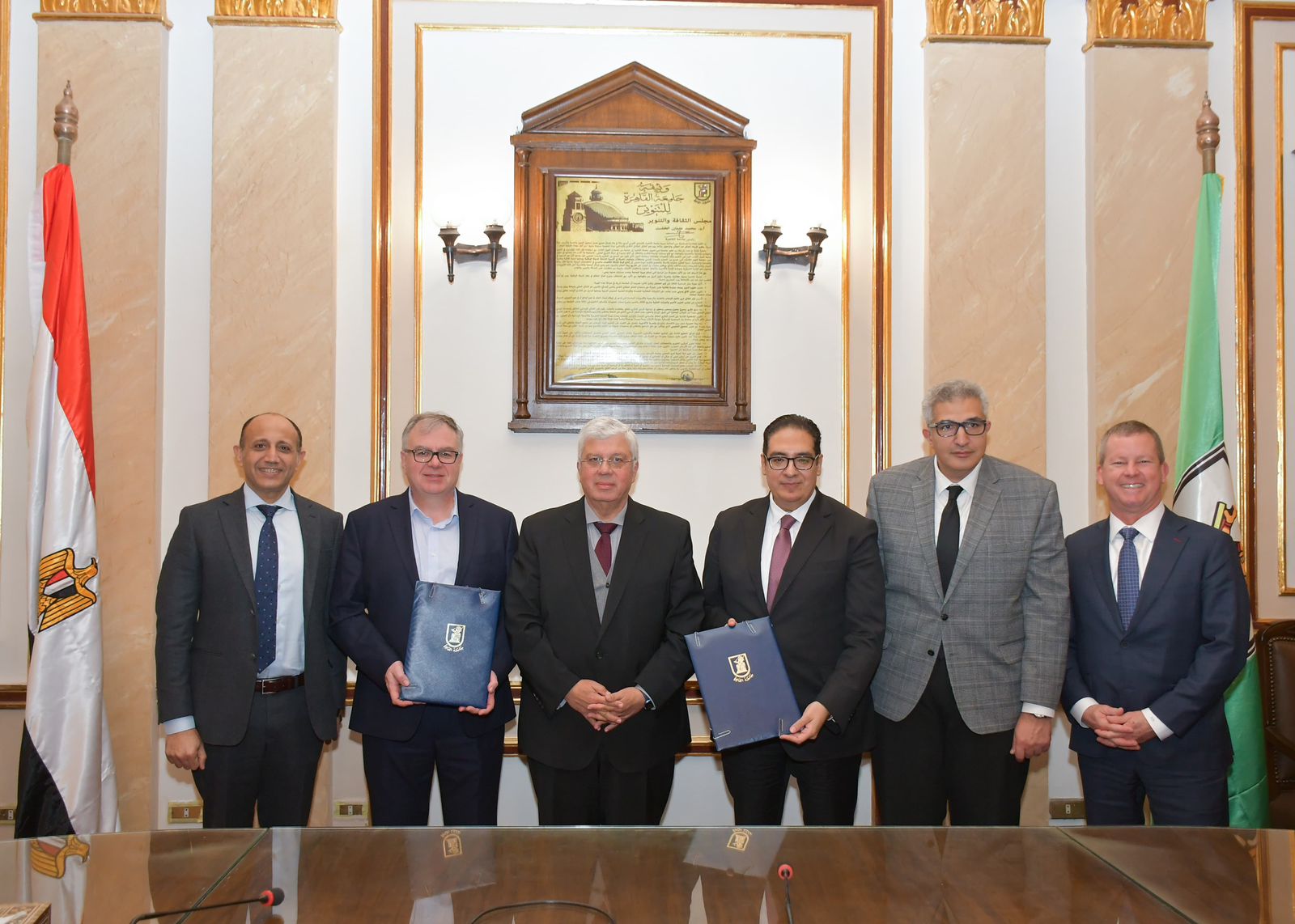 جامعة القاهرة تعقد شراكة استراتيجية مع جامعة أكسفورد لتطوير علاجات الأورام المتقدمة